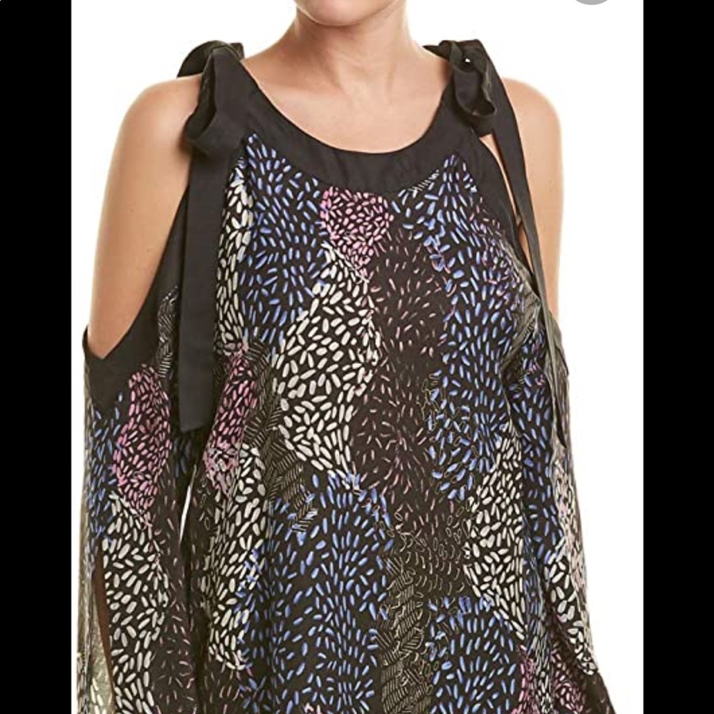 🆕 BCBG MAXAZARIA cold shoulder top